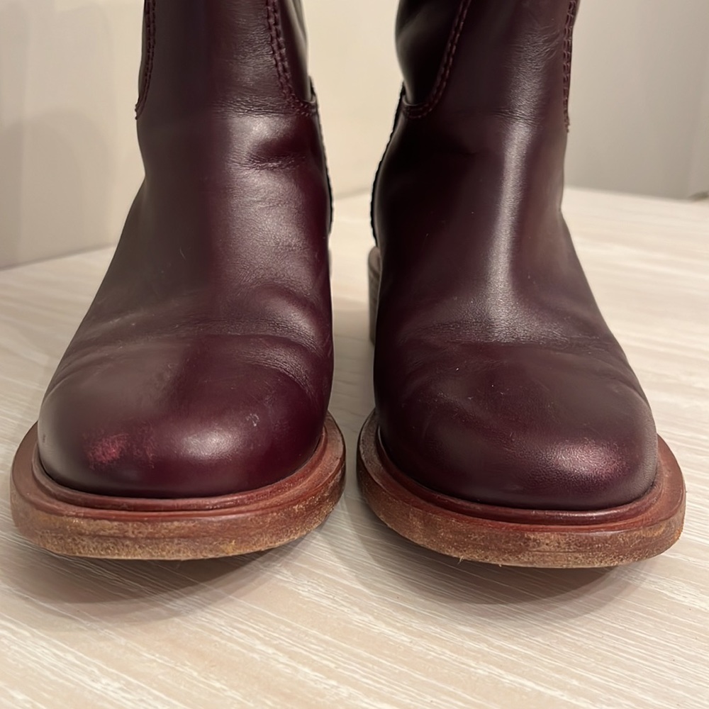 Chanel burgundy leather short heeled boot. Size 38.5 (euro)/ Size 8.5 (USA) - Picture 4 of 8